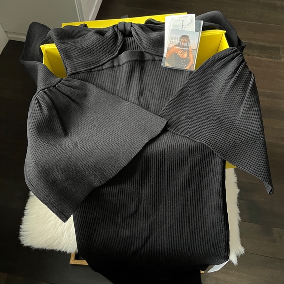 Self-Portrait gorgeous black dress - Picture 6 of 7